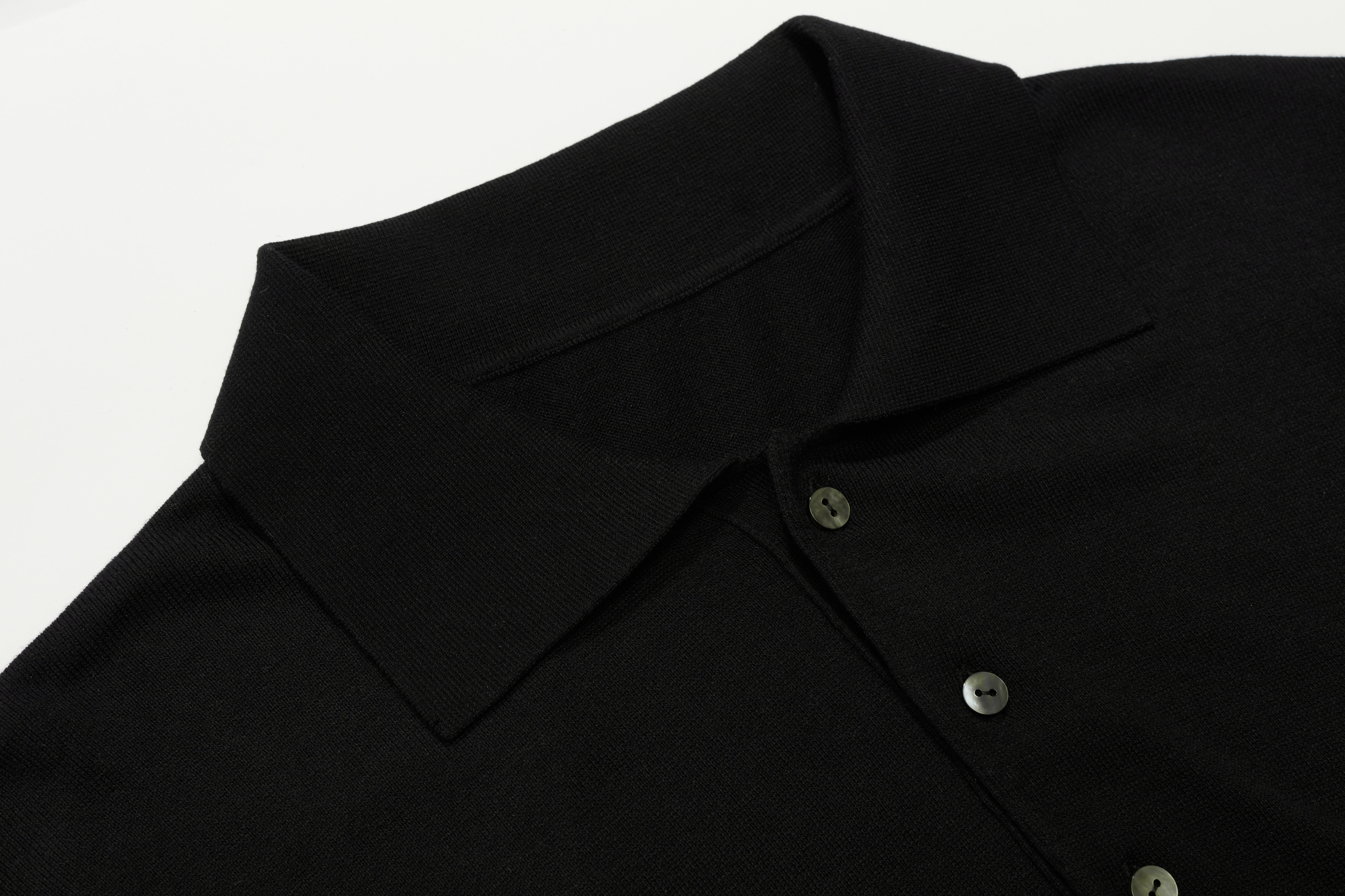 MEN'S SILK COTTON POLO WITH THREE MOTHER-OF-PEARL BUTTONS