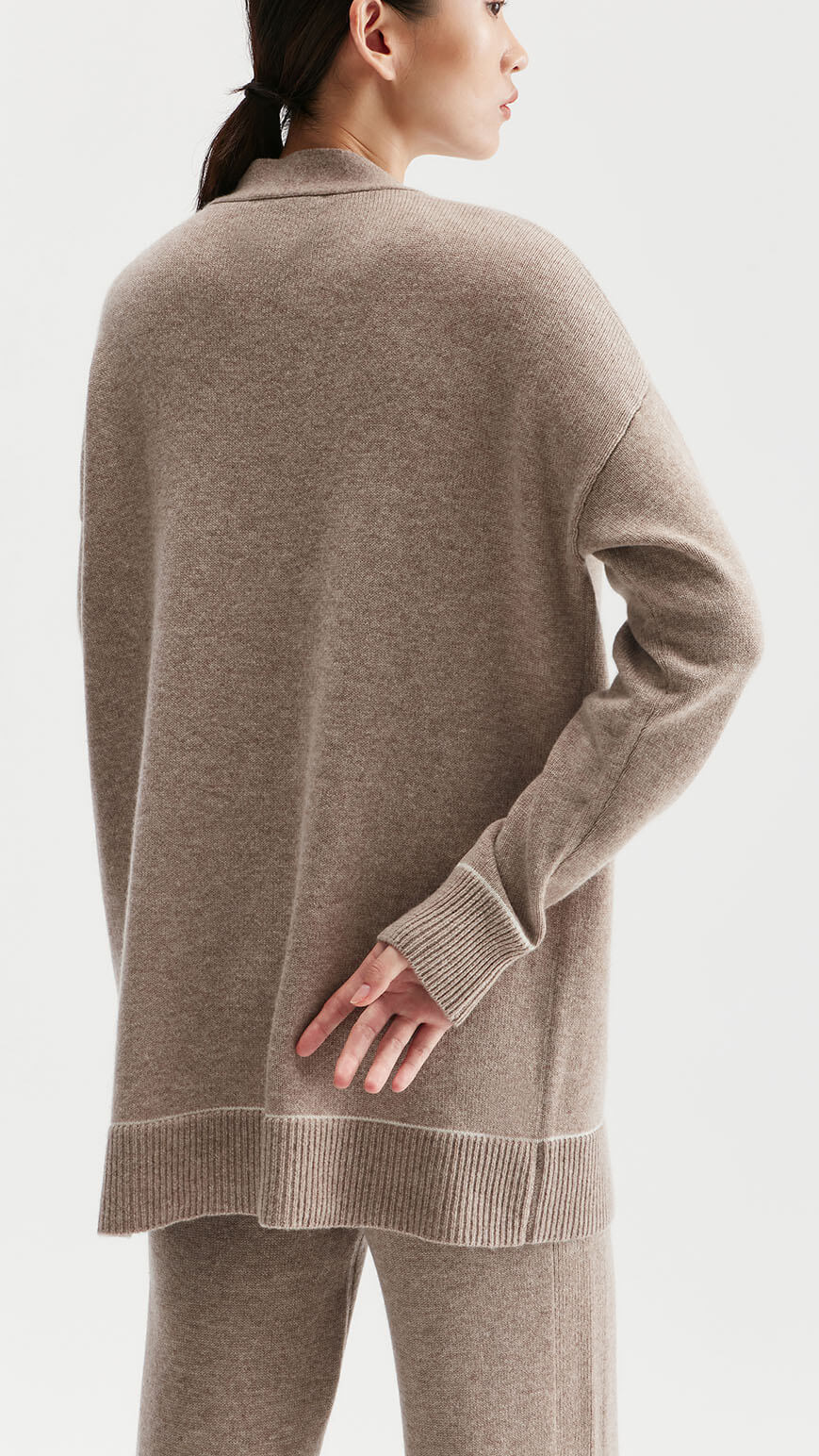 Women's cashmere cardigan with buttons