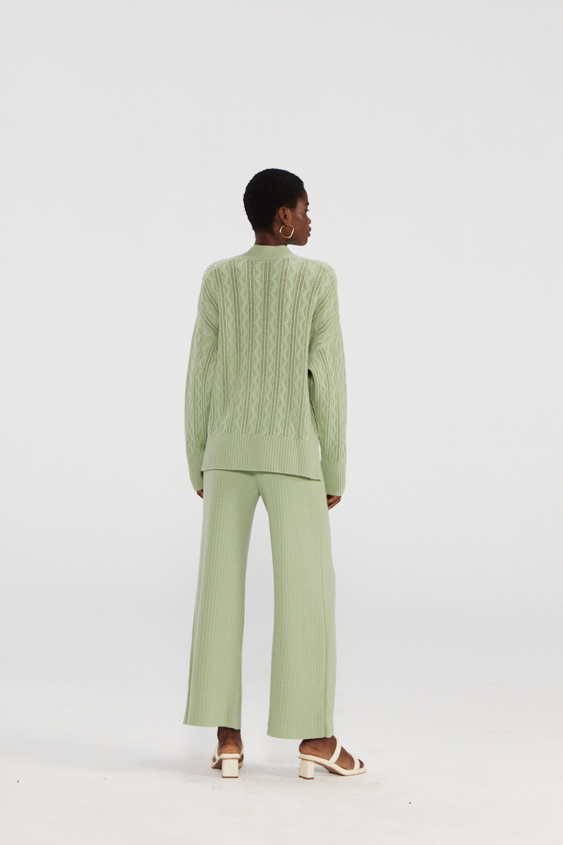 Chic Pure Cashmere Cardigan with Button