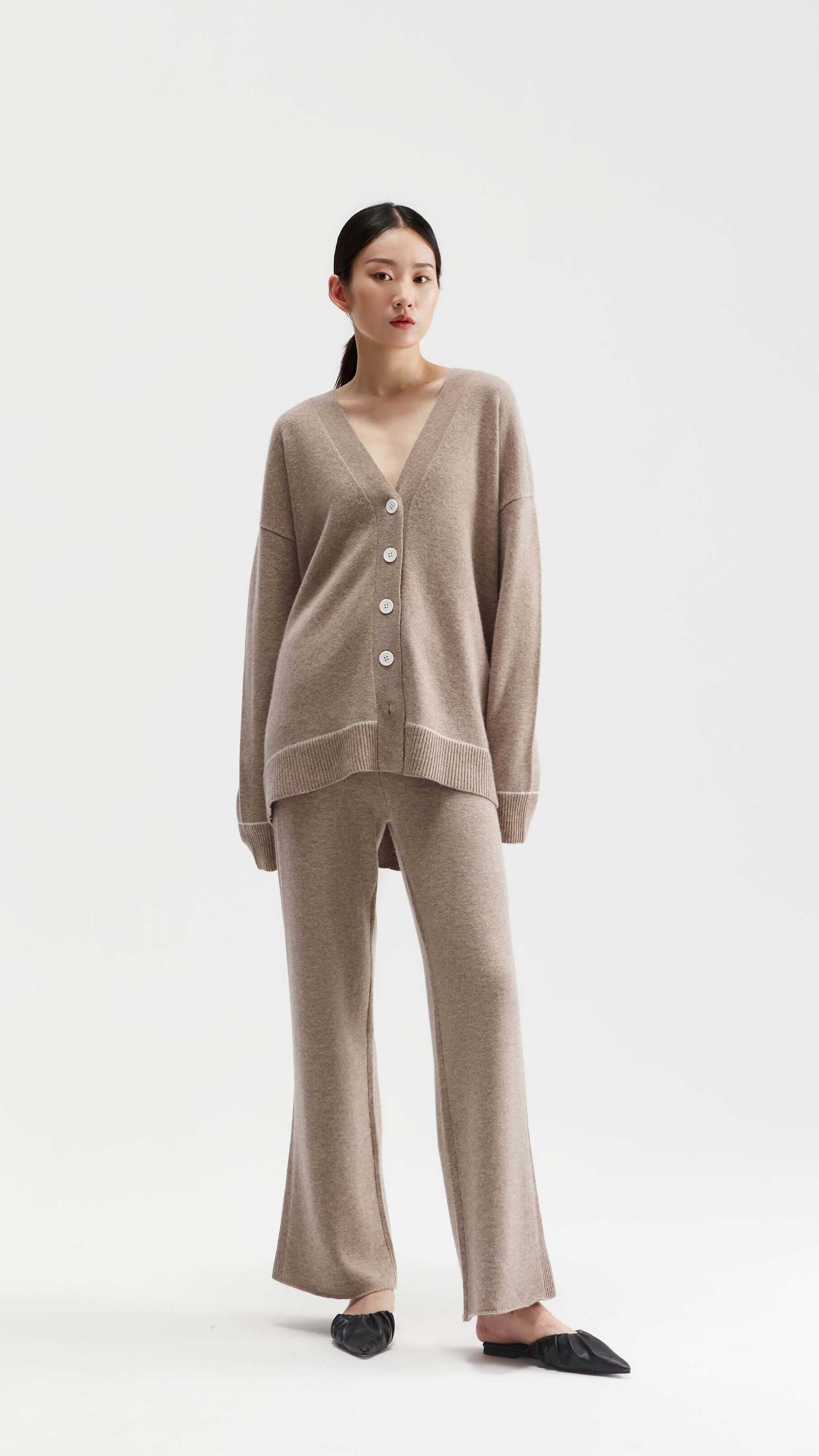 Women's cashmere cardigan with buttons