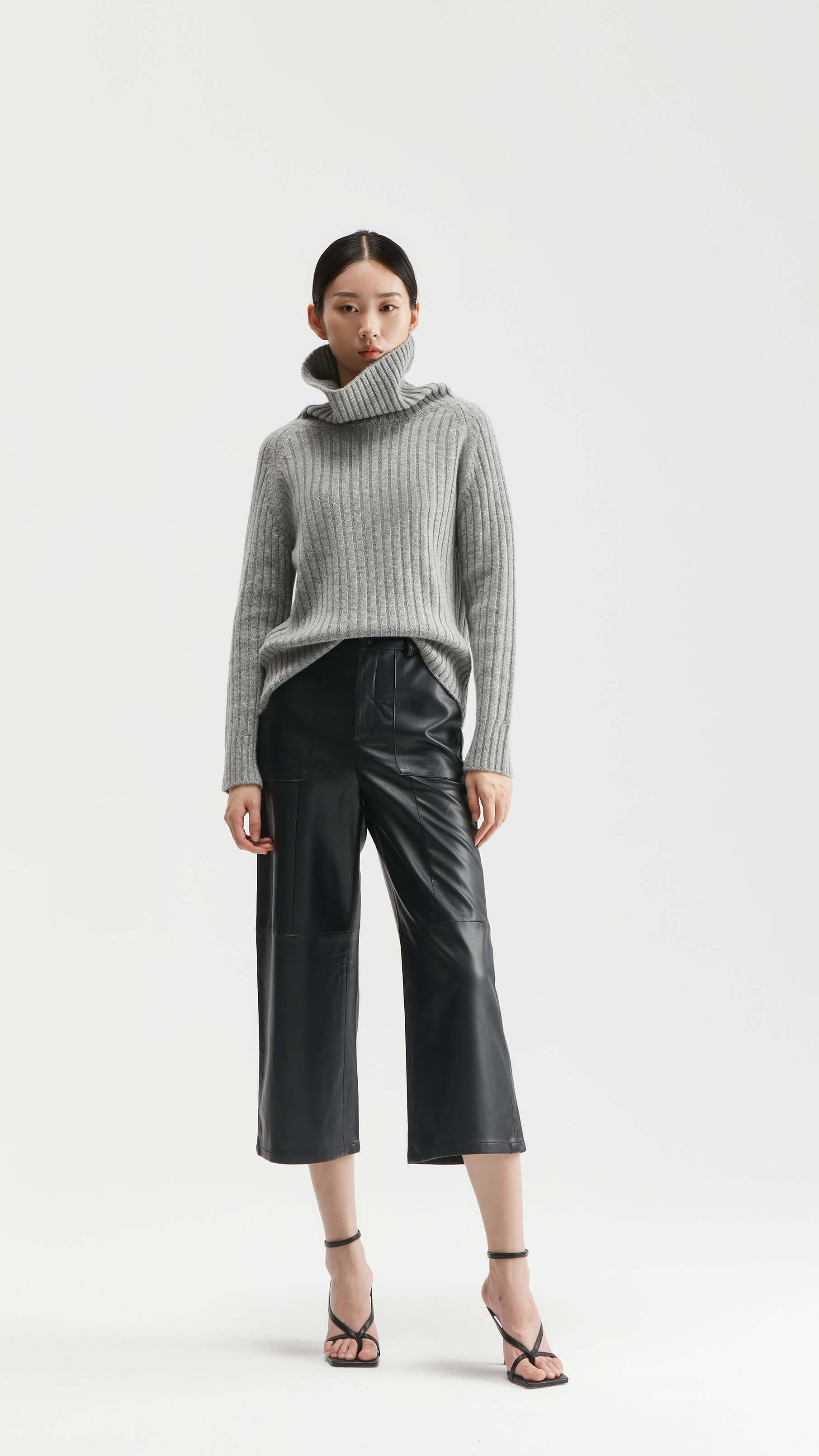 RIBBED CHUNKY CASHMERE TURTLENECK
