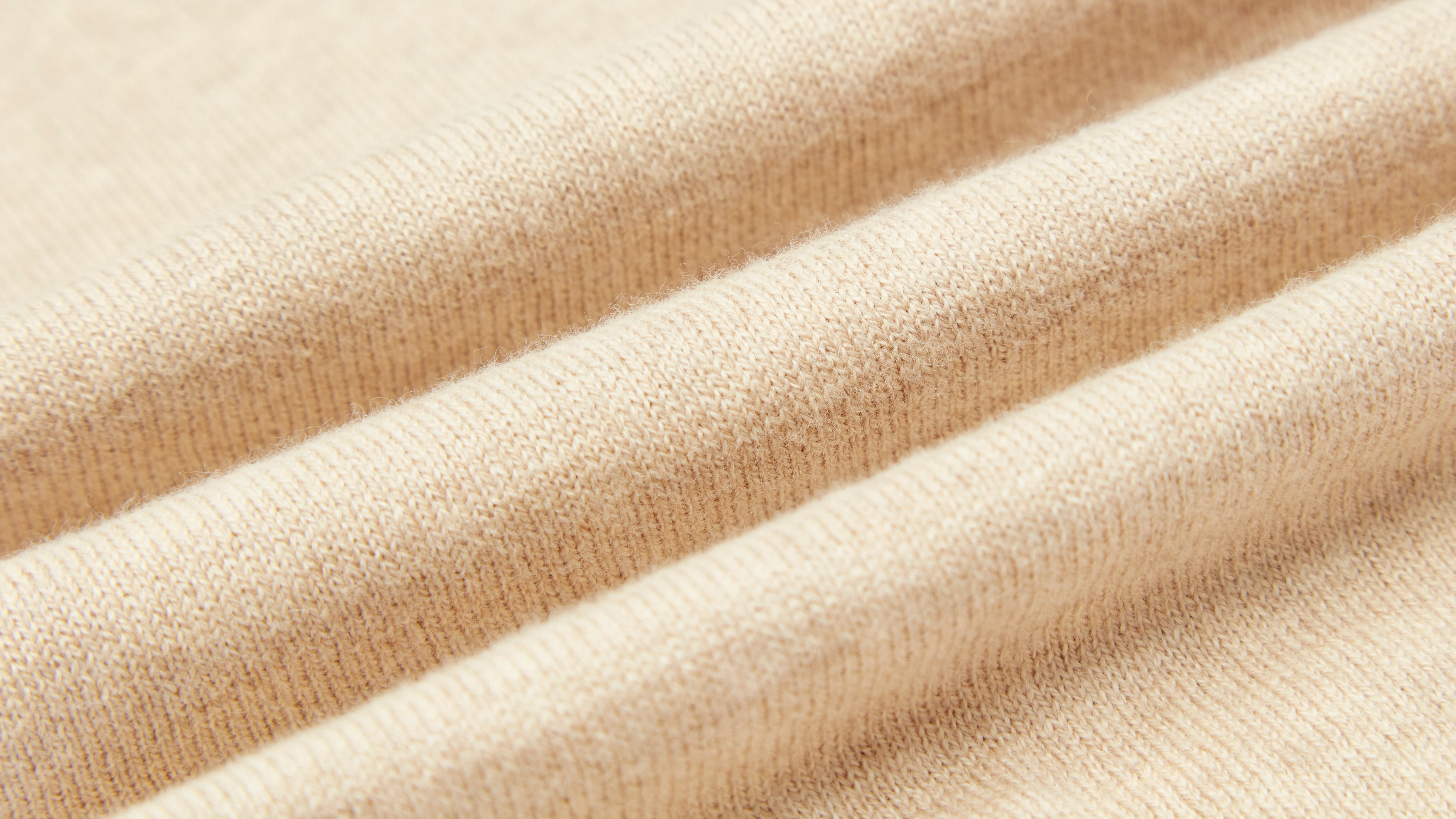 How to Choose the Perfect Cardigan: The Ultimate Style & Material Guide