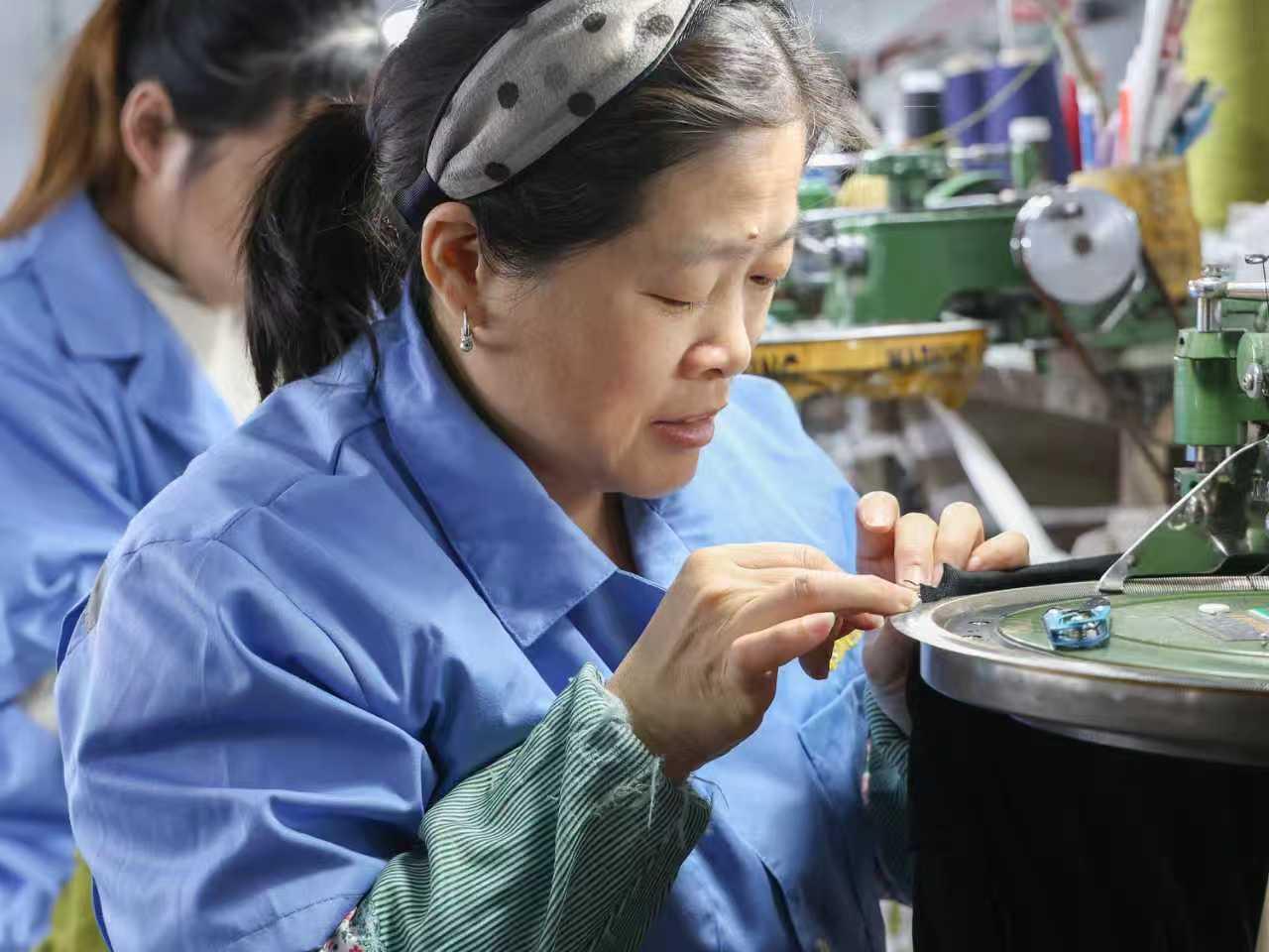 How to Choose the Right Knitwear OEM/ODM Manufacturer