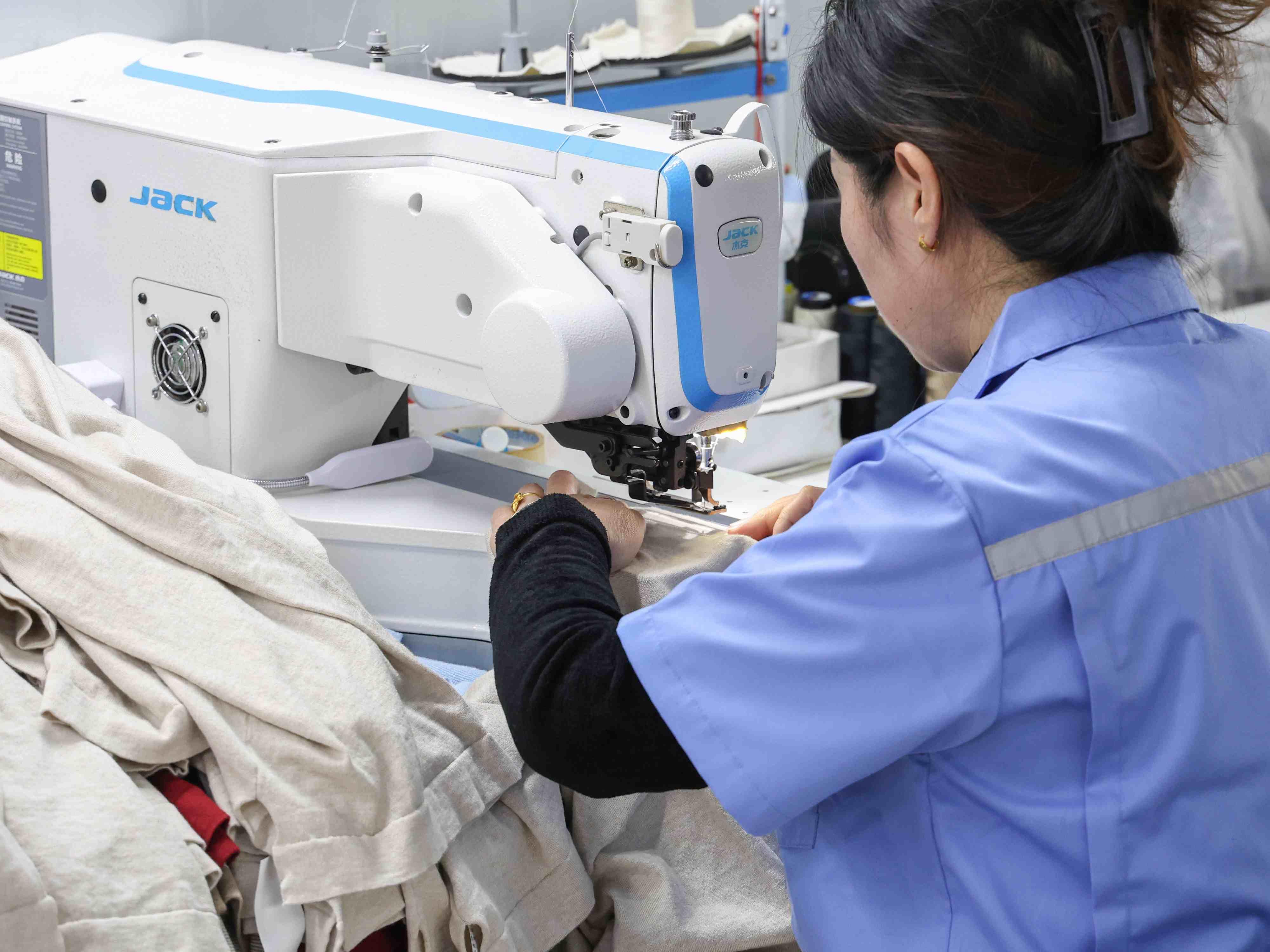 From Tech Pack to Bulk Production: A Buyer’s Guide to Cashmere Knitwear Development